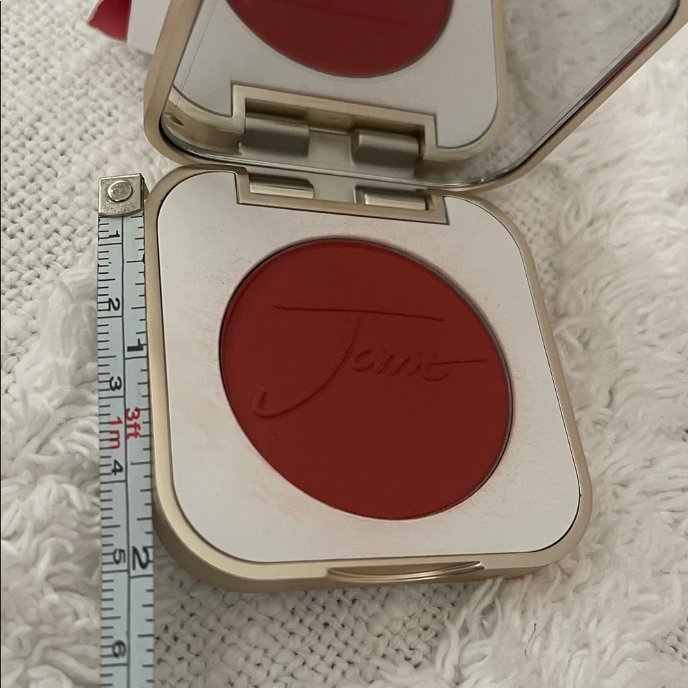 Jane Iredale blush in SUNSET